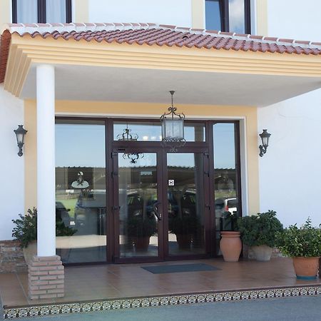 Hotel El Capricho Villanueva del Trabuco Luaran gambar