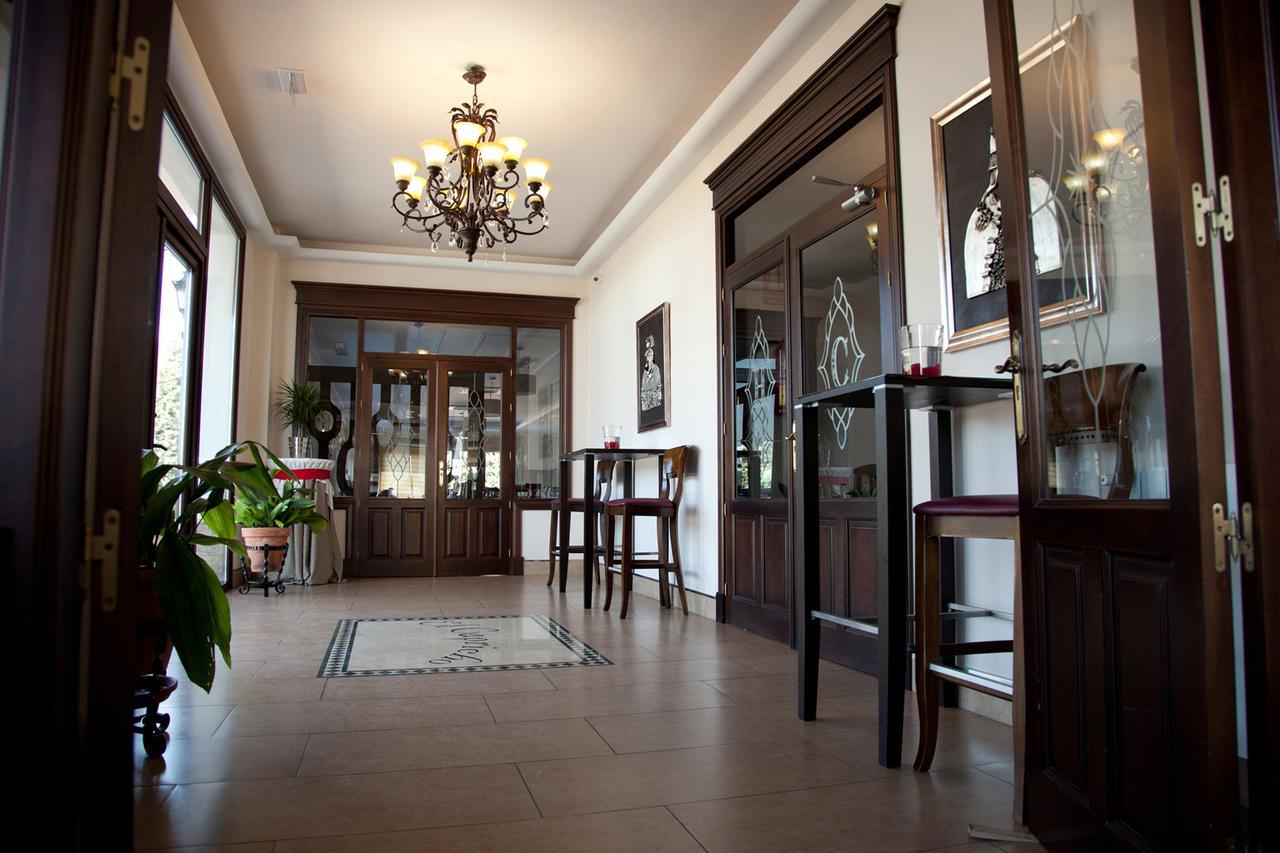 Hotel El Capricho Villanueva del Trabuco Luaran gambar